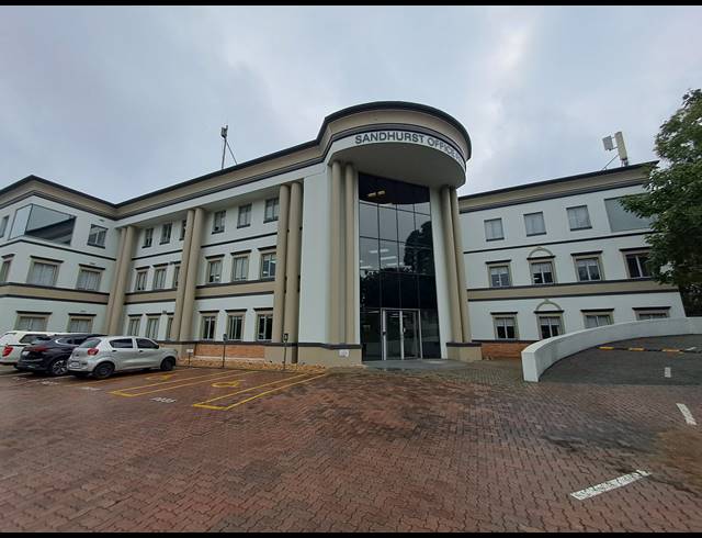 196M² OFFICE TO LET IN SANDHURST